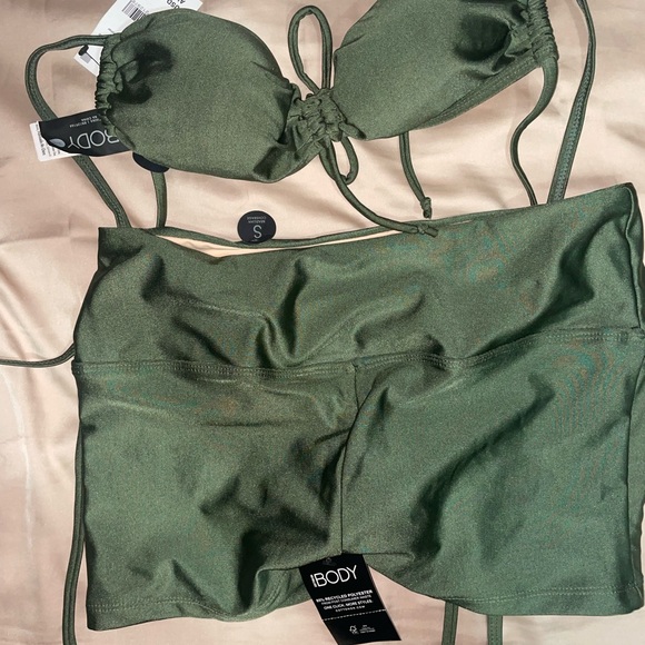 Two bikini - Picture 2 of 10